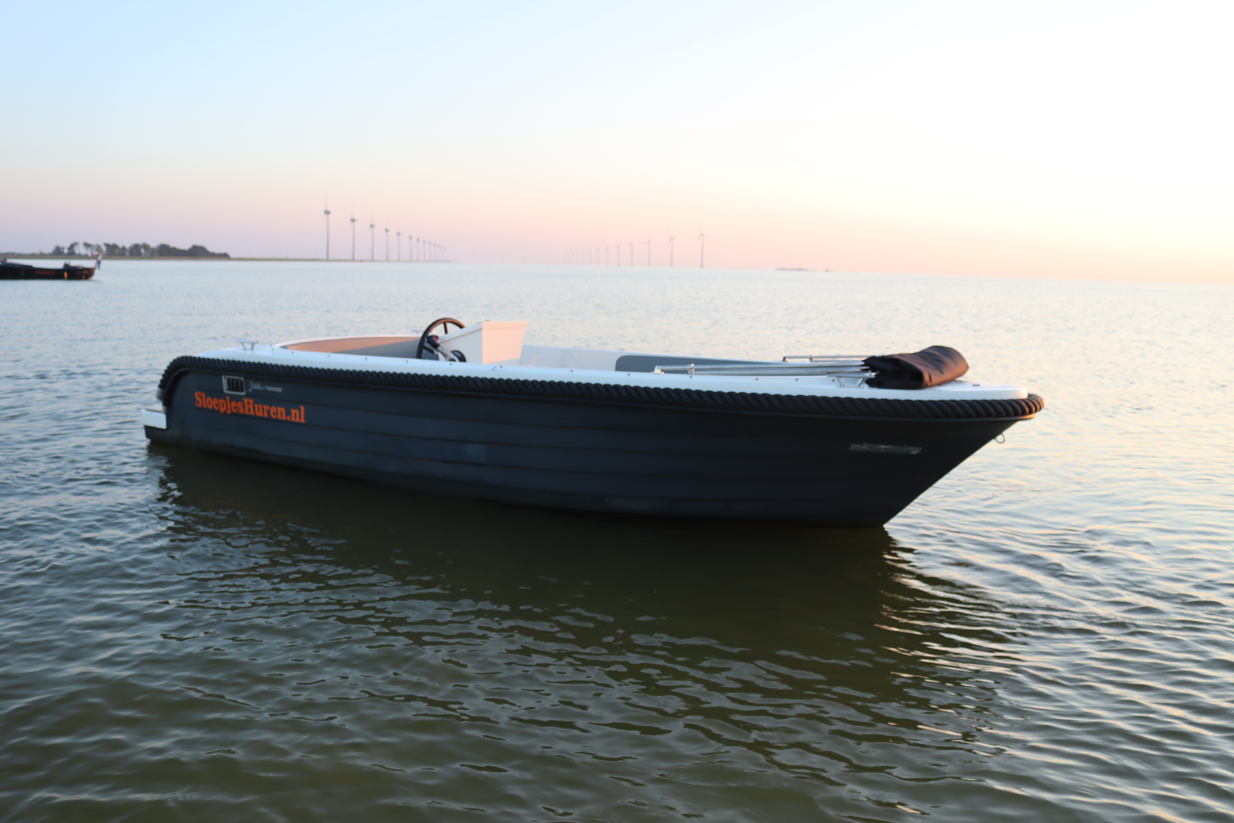 Sloep 555 van Sloepjeshuren.nl in Lemmer